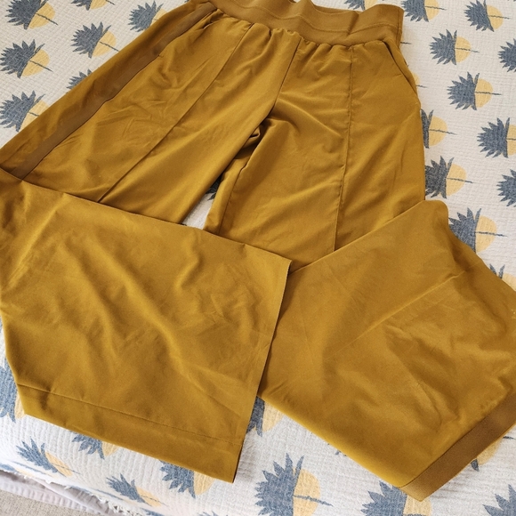 Athleta Nolita Wide Leg Pant Womens Size 10 Gold Pull On Elastic Waist Pockets - Picture 3 of 11